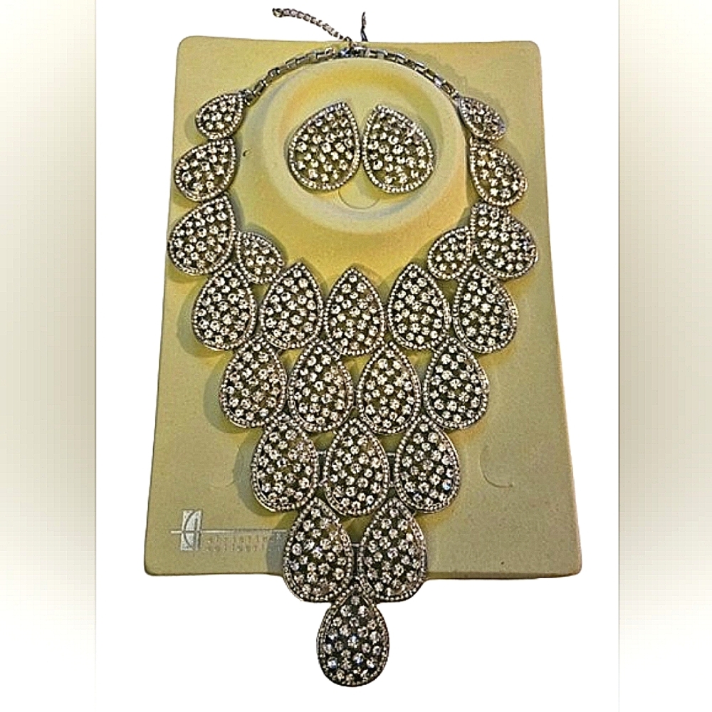 NWT, Crystal Rhinestone, Teardrop Necklace Set
